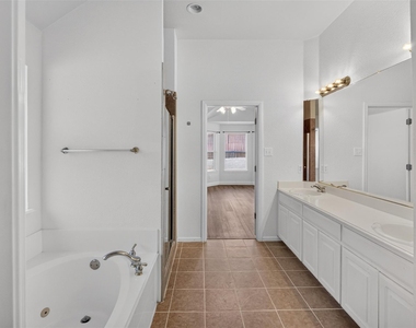 2921 Silvercrest Lane - Photo Thumbnail 12