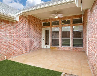 2921 Silvercrest Lane - Photo Thumbnail 2