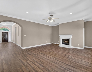 2921 Silvercrest Lane - Photo Thumbnail 7