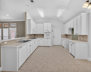 2921 Silvercrest Lane - Photo Thumbnail 9