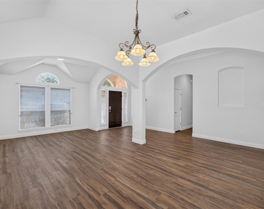 2921 Silvercrest Lane - Photo Thumbnail 5