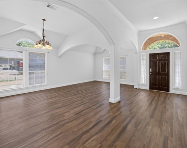 2921 Silvercrest Lane - Photo Thumbnail 3