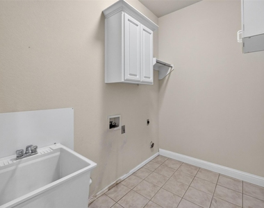 2921 Silvercrest Lane - Photo Thumbnail 24