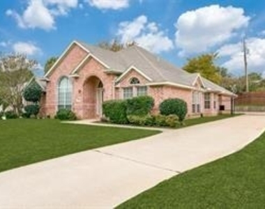 2921 Silvercrest Lane - Photo Thumbnail 1