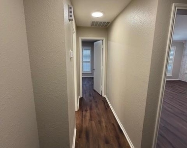 505 Cedar Elm Lane - Photo Thumbnail 7