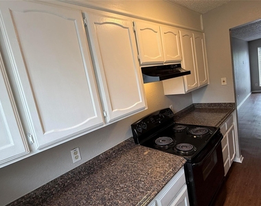 7808 Ashe Court - Photo Thumbnail 3
