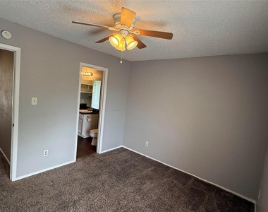 7808 Ashe Court - Photo Thumbnail 8