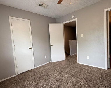 7808 Ashe Court - Photo Thumbnail 6