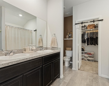9004 Eagles Landing Drive - Photo Thumbnail 10