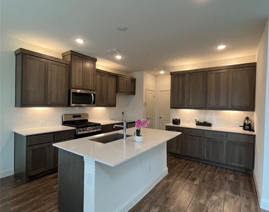 980 Emil Place - Photo Thumbnail 1