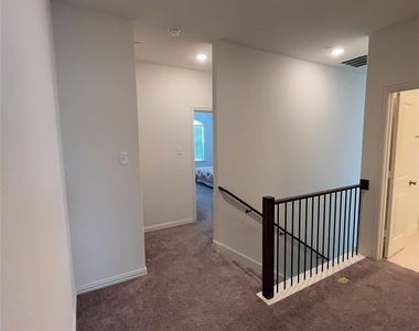 980 Emil Place - Photo Thumbnail 7