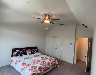 980 Emil Place - Photo Thumbnail 3