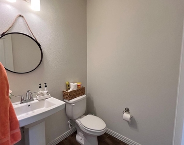 980 Emil Place - Photo Thumbnail 6