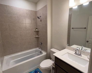 980 Emil Place - Photo Thumbnail 8
