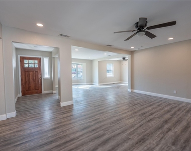 11005 Ferguson Road - Photo Thumbnail 7