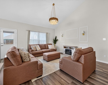 447 Crystal  Clear Lane - Photo Thumbnail 12