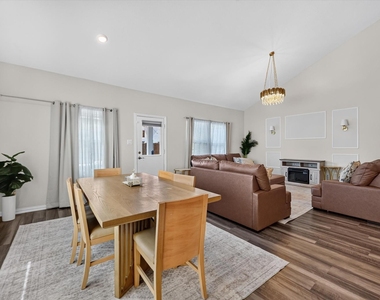447 Crystal  Clear Lane - Photo Thumbnail 10