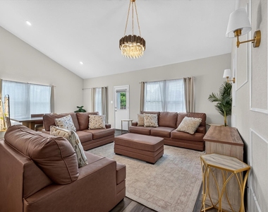 447 Crystal  Clear Lane - Photo Thumbnail 13