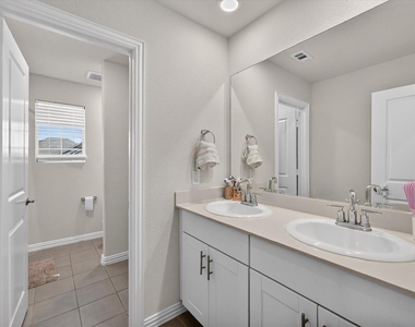 447 Crystal  Clear Lane - Photo Thumbnail 17