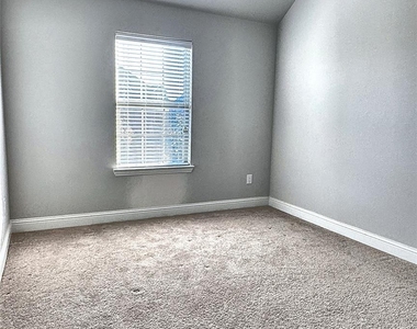 5912 Adair Lane - Photo Thumbnail 10