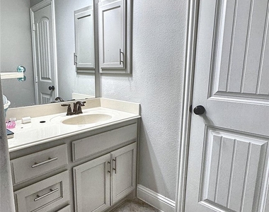 5912 Adair Lane - Photo Thumbnail 14