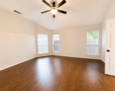 1721 Woodstream Lane - Photo Thumbnail 10