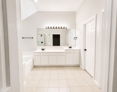 1721 Woodstream Lane - Photo Thumbnail 13