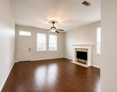 1721 Woodstream Lane - Photo Thumbnail 8