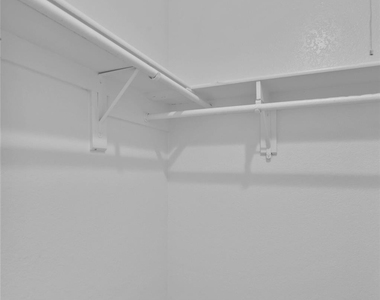 2812 Terry Court - Photo Thumbnail 13