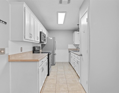2812 Terry Court - Photo Thumbnail 5