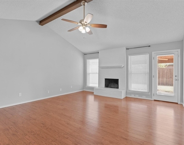 2812 Terry Court - Photo Thumbnail 9