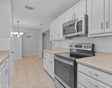 2812 Terry Court - Photo Thumbnail 7