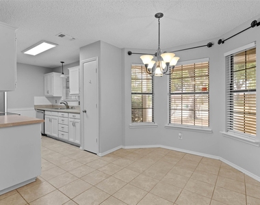 2812 Terry Court - Photo Thumbnail 4