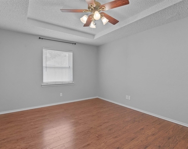 2812 Terry Court - Photo Thumbnail 11