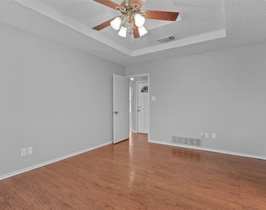 2812 Terry Court - Photo Thumbnail 12