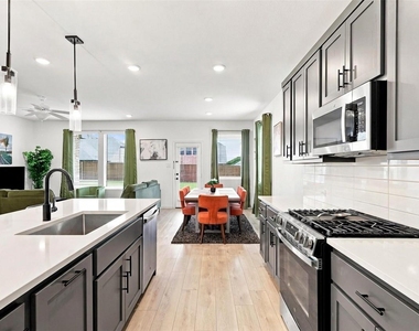 1308 Parkdale Street - Photo Thumbnail 9