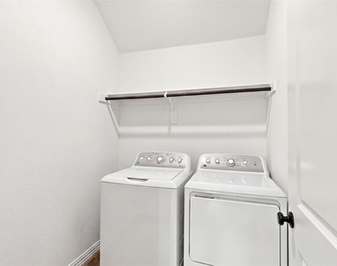 1308 Parkdale Street - Photo Thumbnail 11