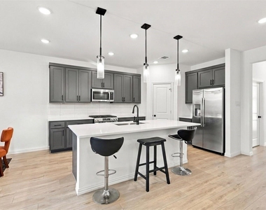1308 Parkdale Street - Photo Thumbnail 6