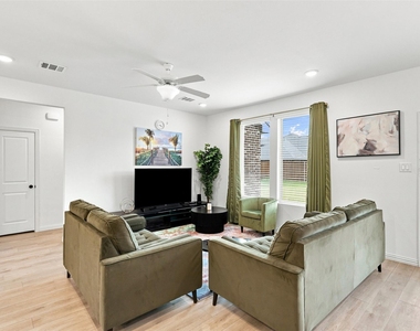 1308 Parkdale Street - Photo Thumbnail 5