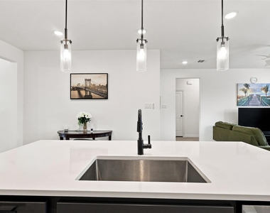 1308 Parkdale Street - Photo Thumbnail 8