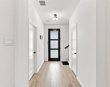 1308 Parkdale Street - Photo Thumbnail 3