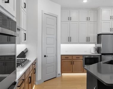 2308 Clancy Drive - Photo Thumbnail 3