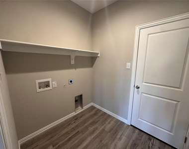 4804 Delano Street - Photo Thumbnail 6