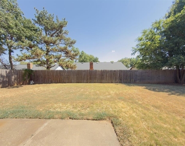 812 Countrywood Lane - Photo Thumbnail 32