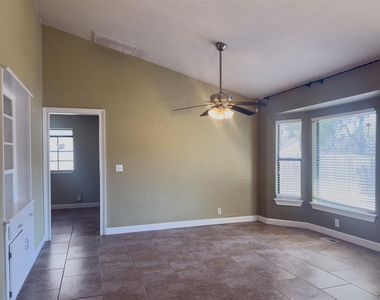 812 Countrywood Lane - Photo Thumbnail 8