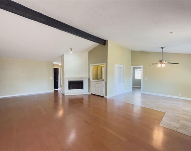 812 Countrywood Lane - Photo Thumbnail 3