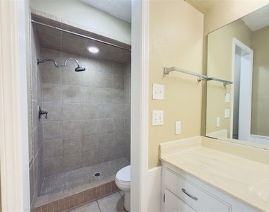 812 Countrywood Lane - Photo Thumbnail 30