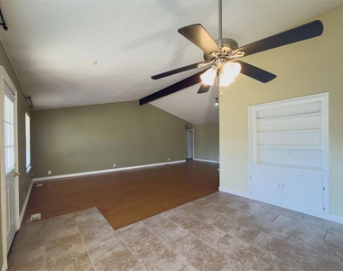 812 Countrywood Lane - Photo Thumbnail 9