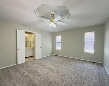 812 Countrywood Lane - Photo Thumbnail 27