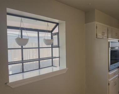 812 Countrywood Lane - Photo Thumbnail 17